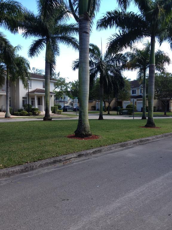 Speedway Blvd Townhouse Homestead Exterior foto